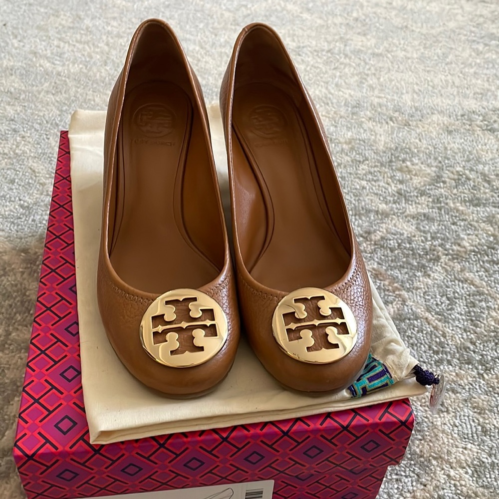 Tory Burch Sally Wedge Royal Tan size 8